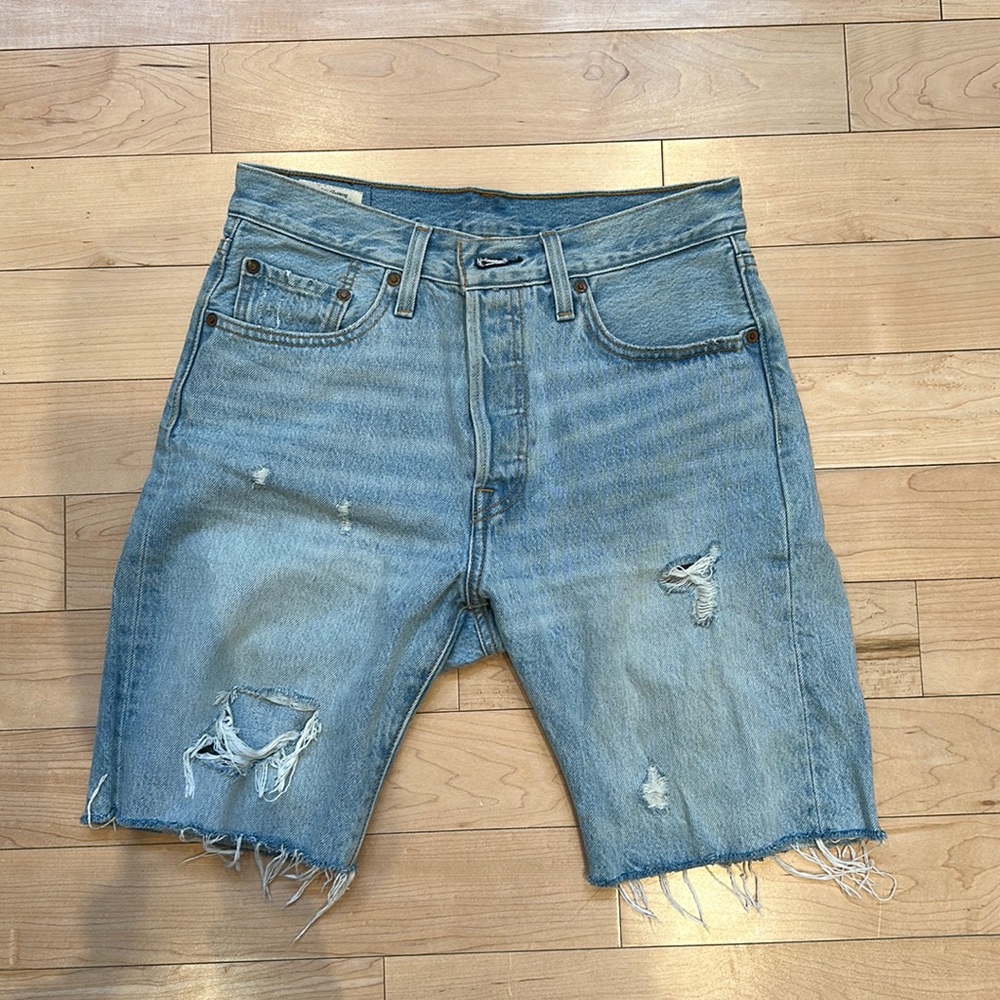 Levi’s 501 shorts, size 28, very good condition